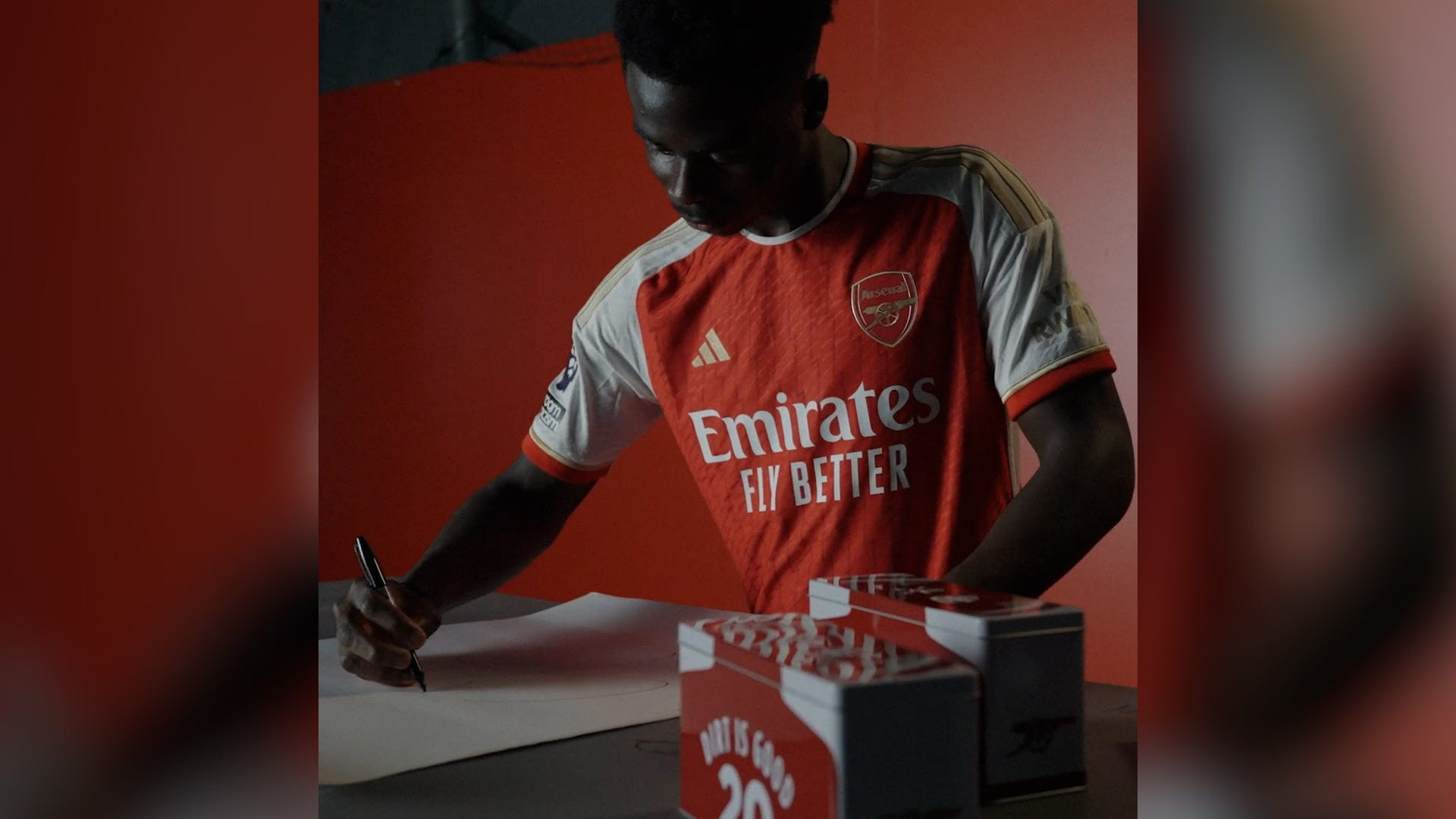 Arsenal soccer star Bukayo Saka signs posters for fans' treasure hunt