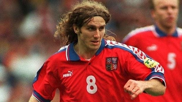 Karel Poborský scoring his famous scooped goal at EURO ‘96