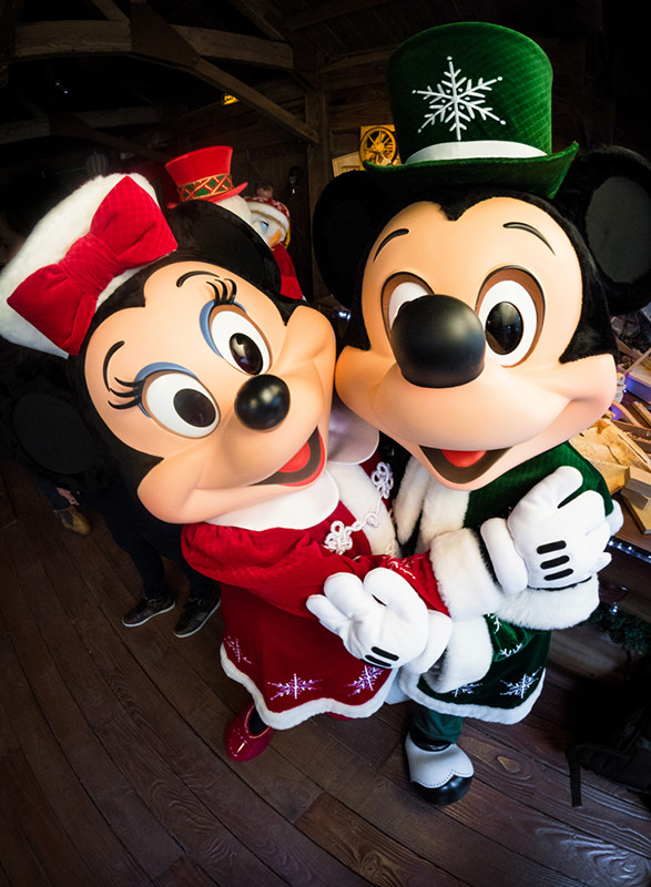 Christmas Mickey and Minnie Disneyland Paris