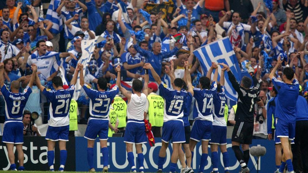 Greece players salute the fans at EURO 2004
