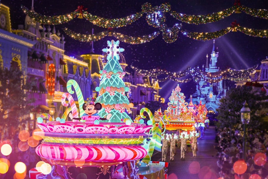 Mickey's Dazzling Christmas Parade Disneyland Paris Night