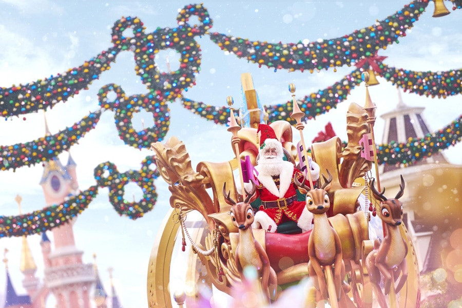 Mickey's Dazzling Christmas Parade Disneyland Paris